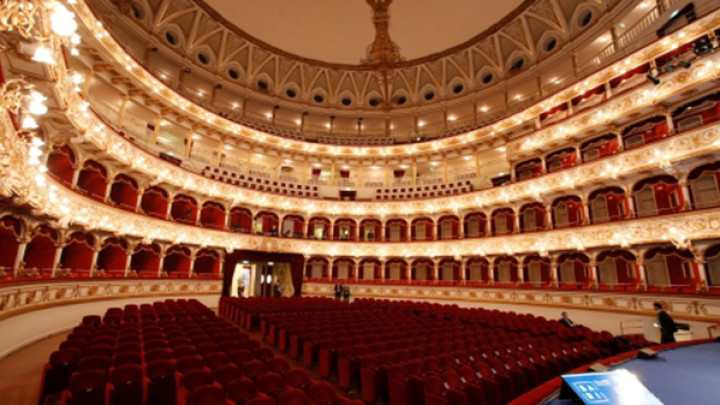 Teatro Petruzzelli foto interno teatro